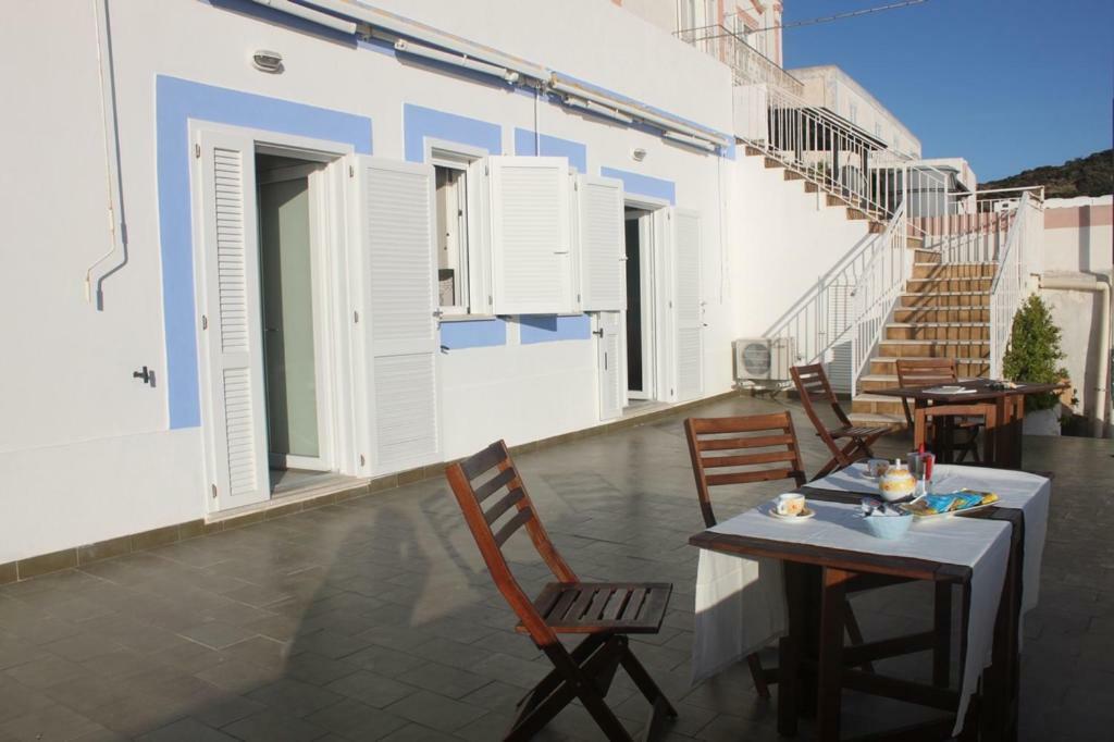 Le Case Dei Pescatori - Residence Il Tramonto Ponza Exteriör bild
